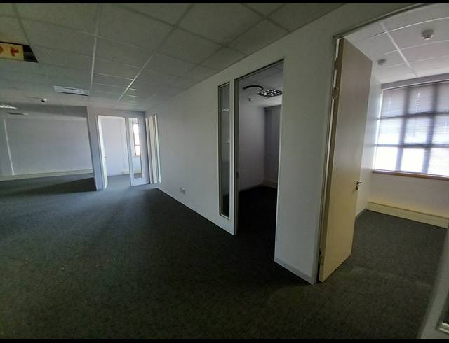 780M² OFFICE TO LET IN BRYANSTON